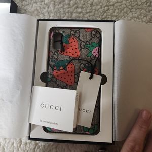 GUCCI SUPREME STRAWBERRY - IPHONE X/XS CASE 🍓🍓 *AUTHENTIC*